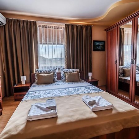 Апартамент Грация Veliko Tŭrnovo Exterior photo